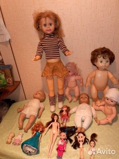 Куклы много
