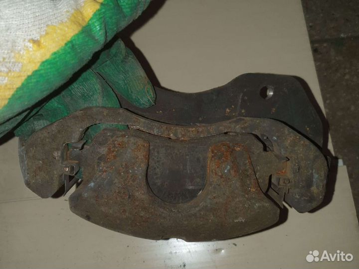 Суппорт тормозной передний Mitsubishi Airtrek cu2w