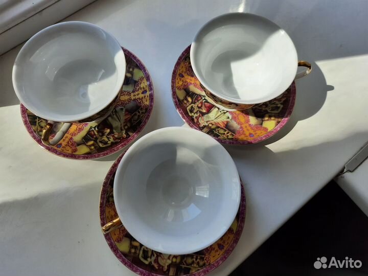 Чайные чашки с блюдцами