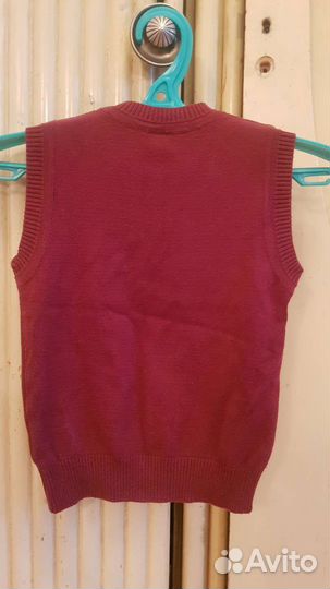 Жилетка школьная бордовая