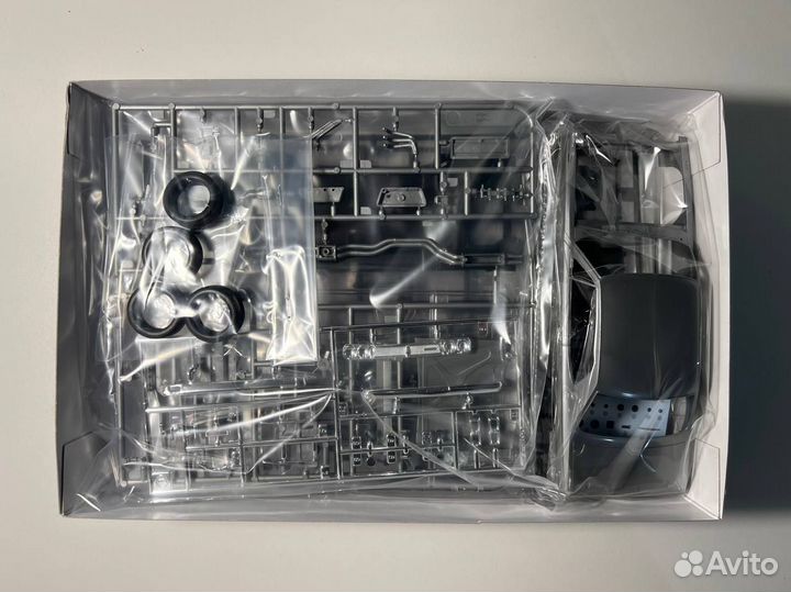 Tamiya 24194 Nissan Skyline 2000 GT-R