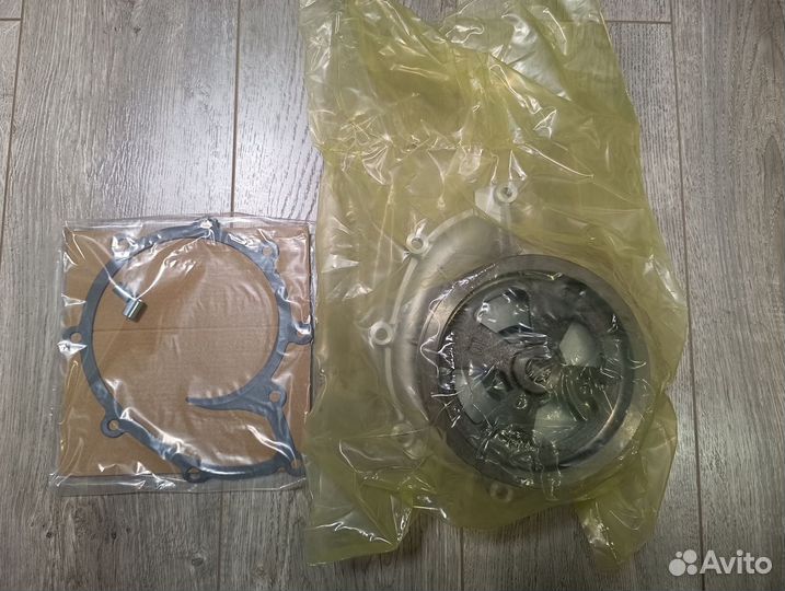 Насос водяной в сборе с прокладкой Scania 4/PR/T