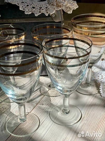 Винтажные бокалы с золотой лентой
