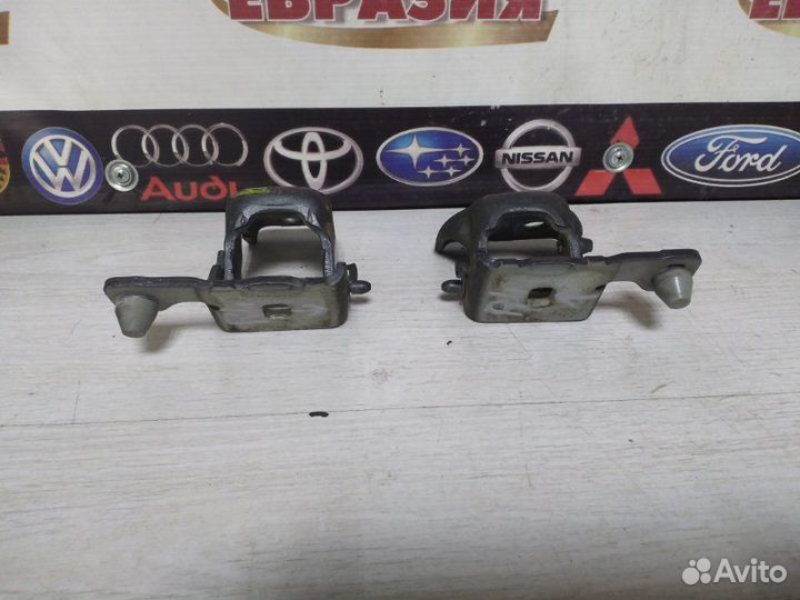 Петля двери задняя левая Peugeot 308 2009