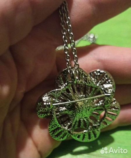 Кулон - брошь на цепочке 