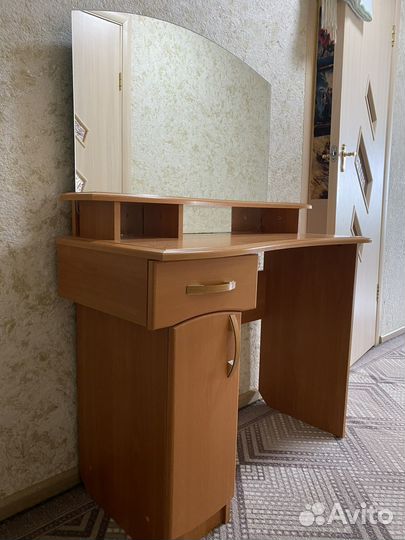 Туалетный столик с зеркалом бу