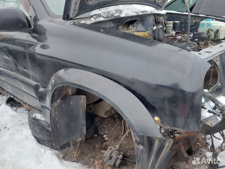 Крыло переднее правое Suzuki Grand Vitara 1