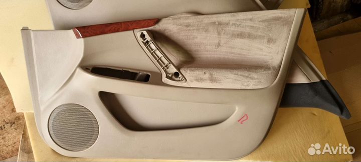 Обшика дверей toyota premio/allion