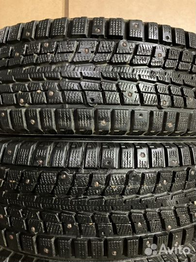 Dunlop SP Winter Ice 01 215/70 R16