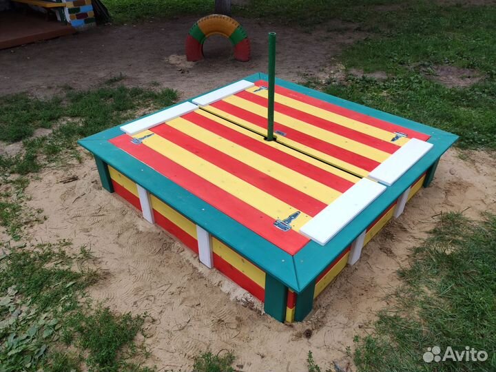 Песочница с крышкой и лавками премиум класса