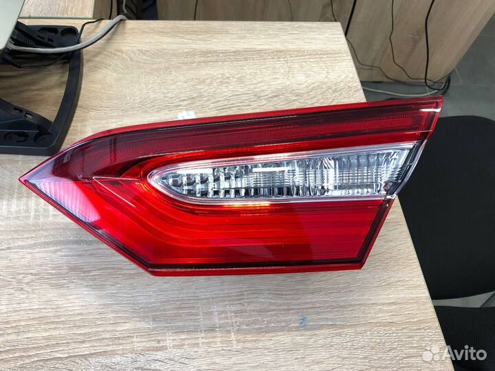 Задний внутренний правый фонарь Toyota Camry 70