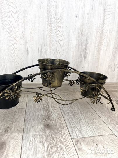 Металлическая подставка для цветов на подоконник