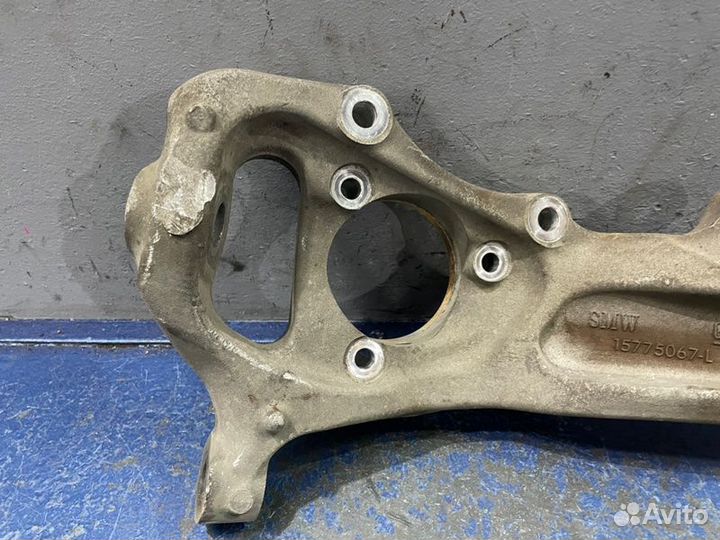 Кулак поворотный передний левый Cadillac Cts 2