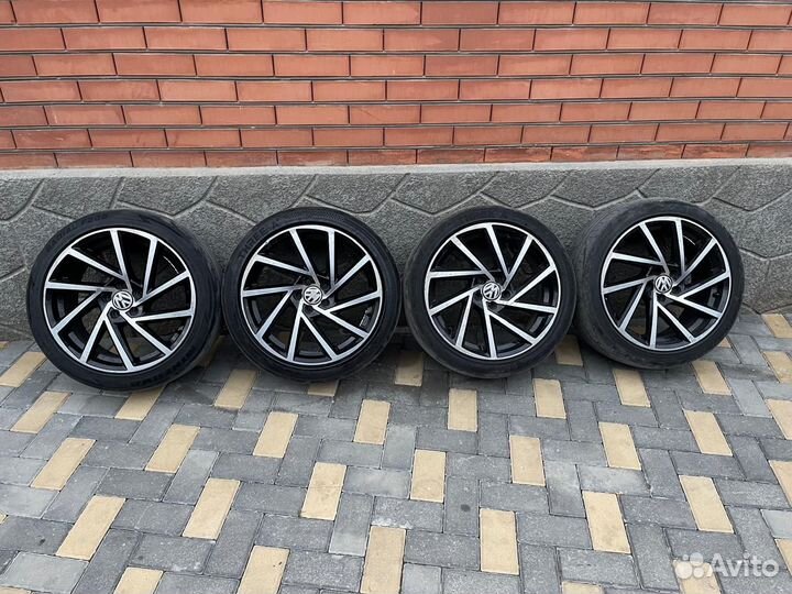 Колёса 215/45 R17 Volkswagen Polo 5х100