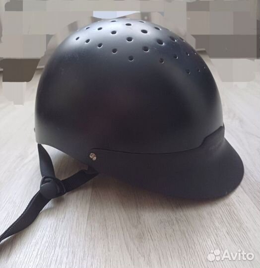 Ботинки,краги,шлем,хлыст-для конного спорта