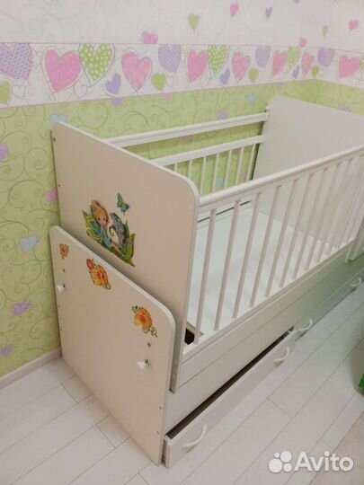 Детская кровать и пеленальный комод