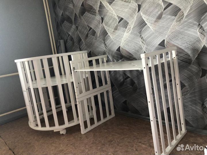 Детская кроватка круглая овальная с маятником