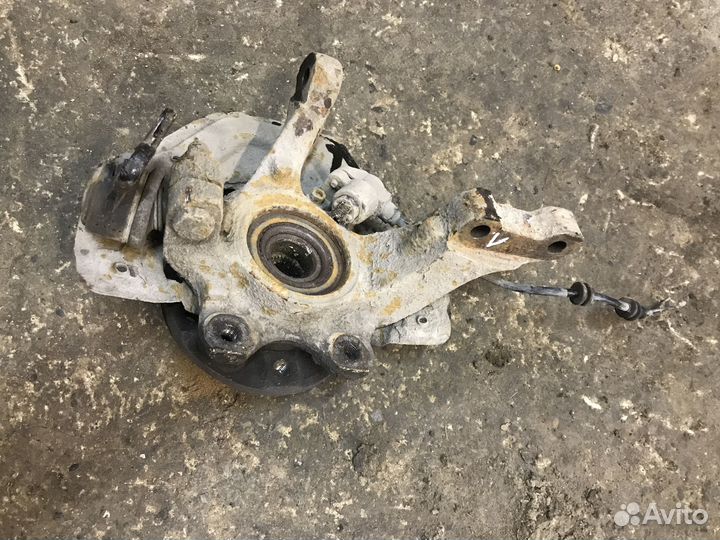 Кулак поворотный передний левый Opel Vectra B