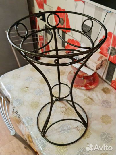 Подставка для цветов напольная металлическая