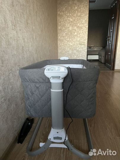 Колыбель с электрической системой укачивания