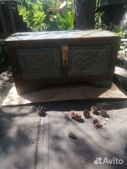 Сундук деревянный старинный