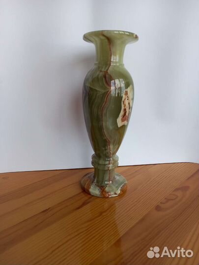 Ваза из оникса