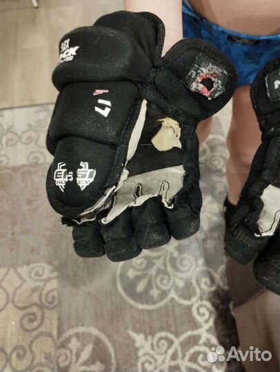 Краги хоккейные