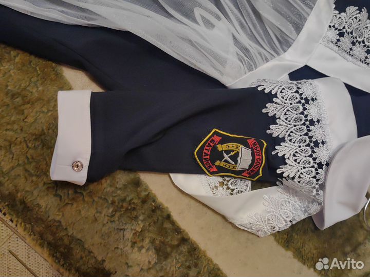 Школьная форма для девочки и два фартука