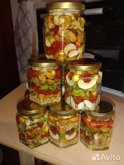 Орехи в меду с ягодами, варенье из шишки