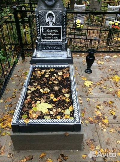 Крест надгробный каменный