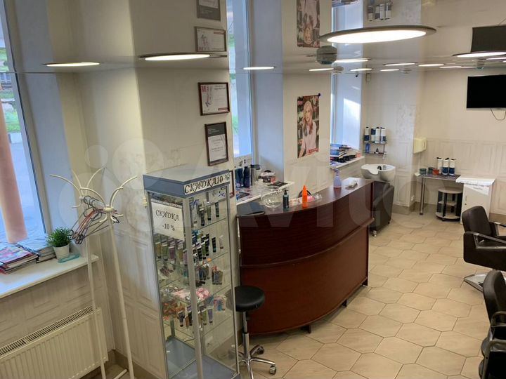 Действующий салон-парикмахерская на 3 места 50 м²