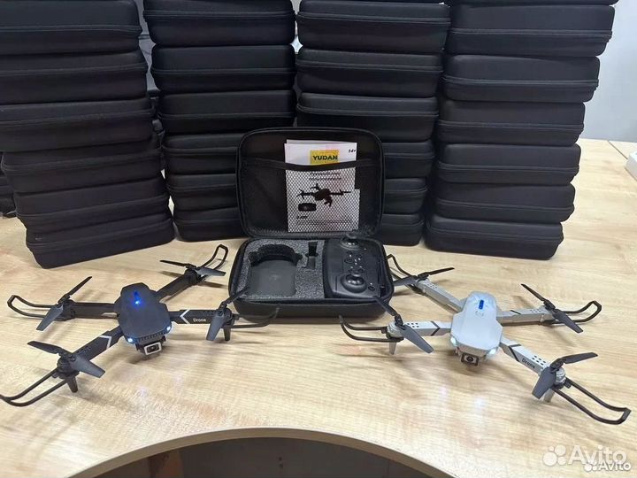 Квадрокоптер с камерой Е88 дрон радиоуправляемый
