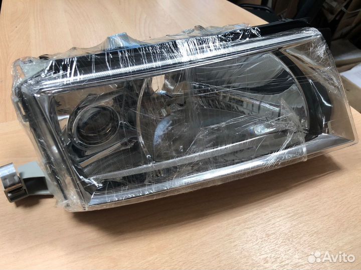 Фара передняя правая Skoda Octavia 2001-2004