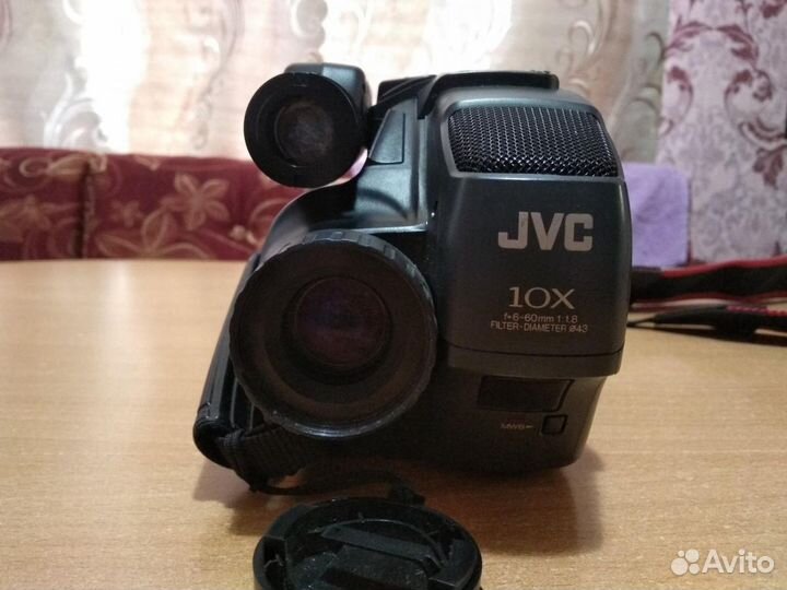 Видеокамера JVC GR-AX43