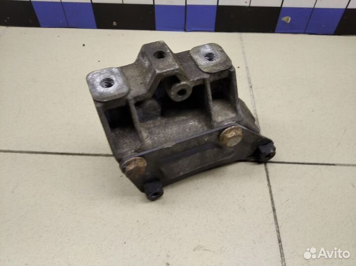 Кронштейн кпп Octavia (A5 1Z) 2004-2013