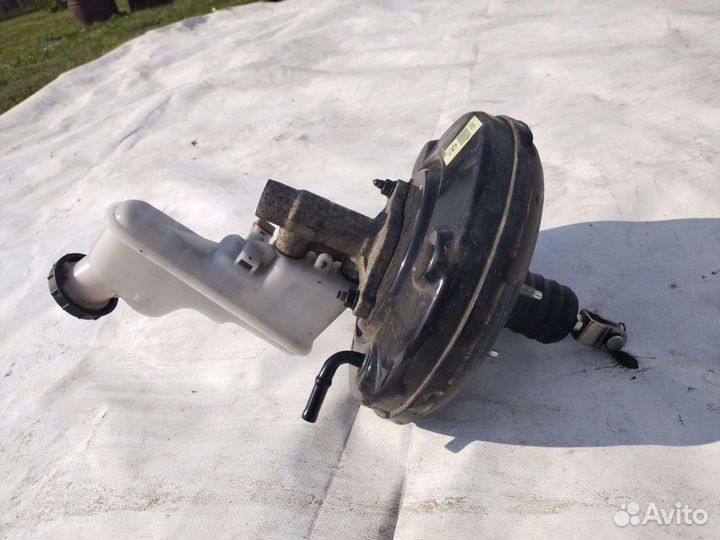 Главный тормозной цилиндр с вакуумным усилителем