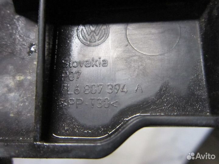 Направляющая заднего бампера правая VW Touareg 200