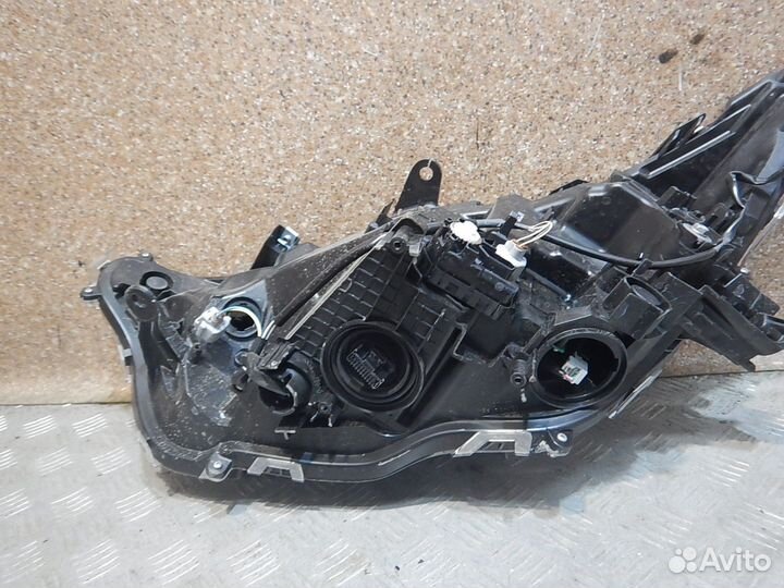 Фара правая Toyota RAV4