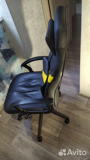 Игровое компьютерное кресло