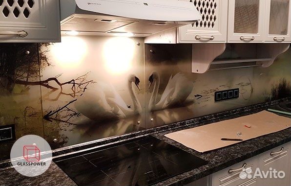 Кухонные фартуки скинали из стекла