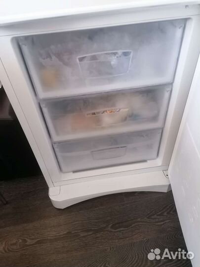 Холодильник бу indesit