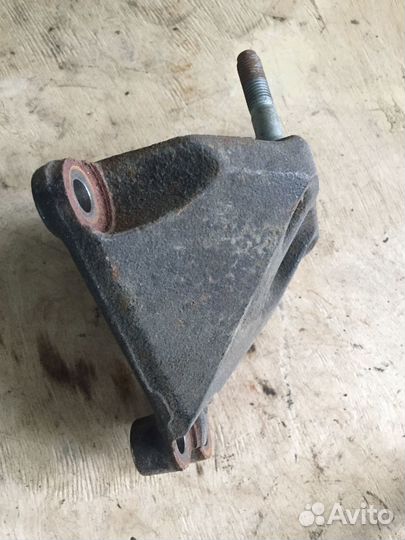 Кронштейн двигателя правый Киа Рио Kia Rio 4