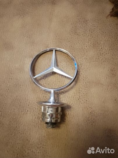 Значок mercedes на капот