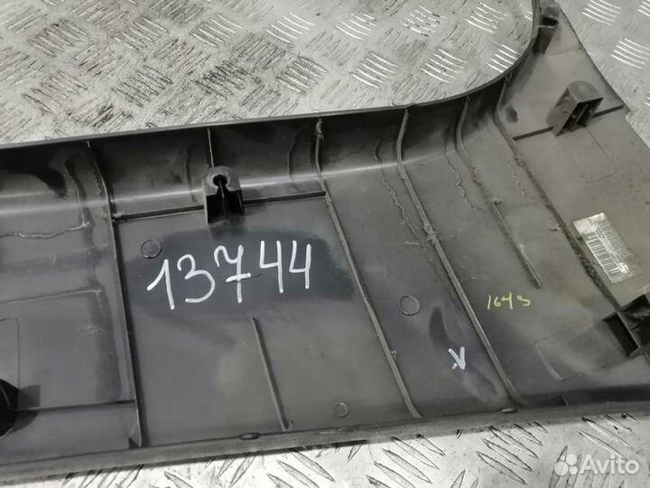 Обшивка средней стойки левая нижняя Tiida C11