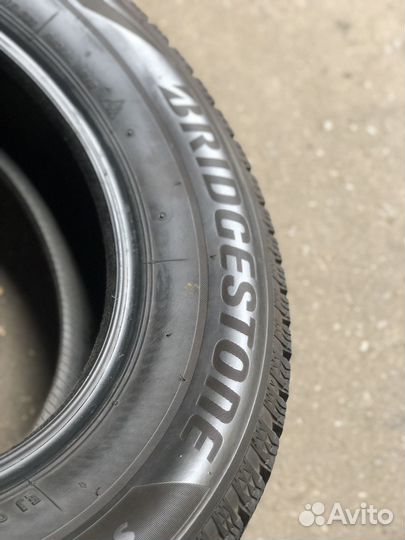 Bridgestone Blizzak VRX2 215/60 R17