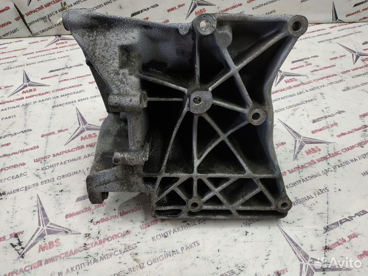 Кронштейн генератора m111 210 Mercedes