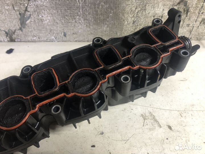 Впускной коллектор Volkswagen Passat B6 дизель