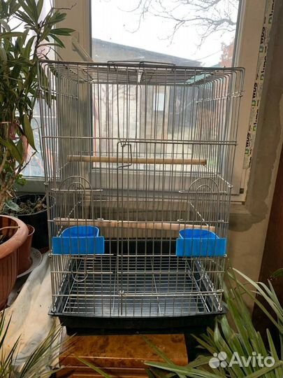 Большие клетки для птиц, и подставки