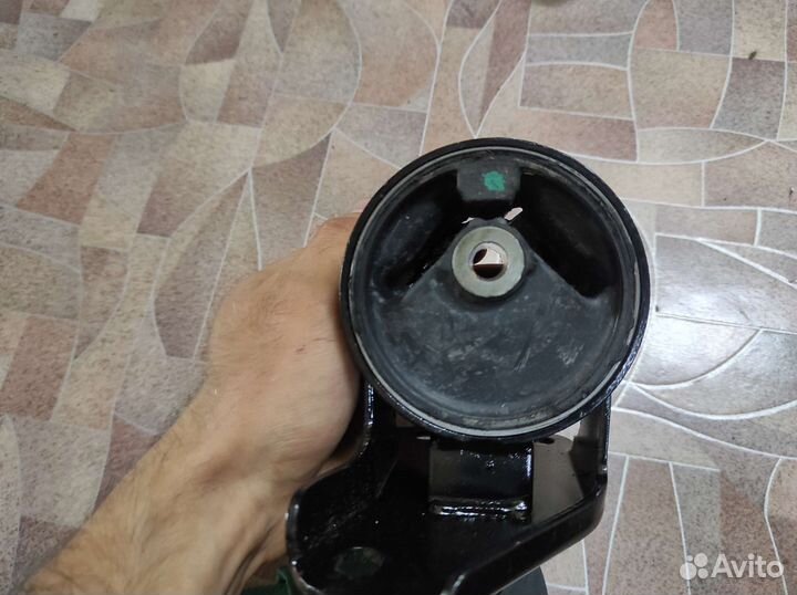 Передняя подушка двигателя Daihatsu Yrv