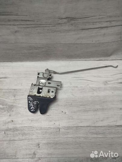 Замок крышки багажника Mitsubishi lancer 9